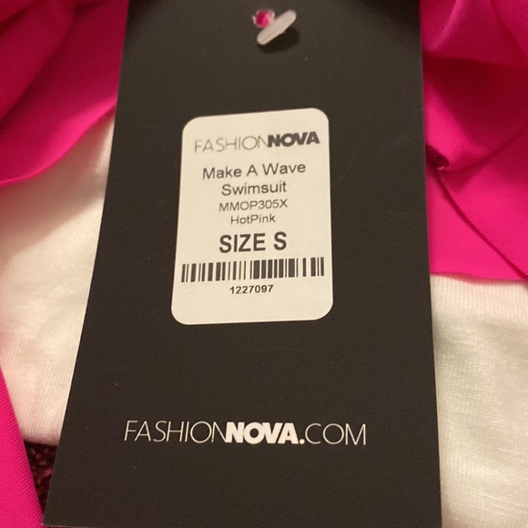 Hot pink swimsuit from fashion nova size small - Picture 3 of 4